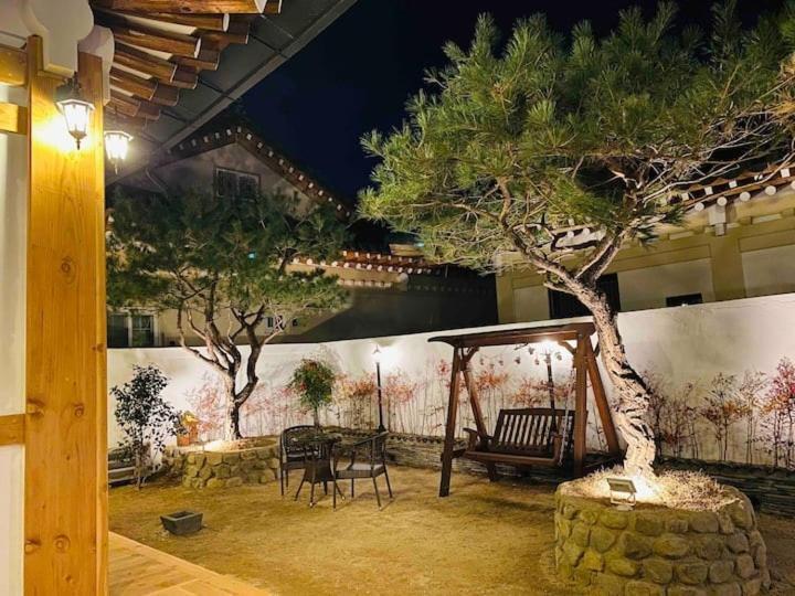 Adam Guesthouse Gyeongju Bagian luar foto