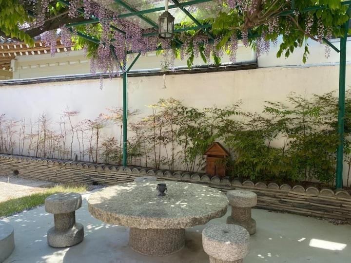 Adam Guesthouse Gyeongju Bagian luar foto