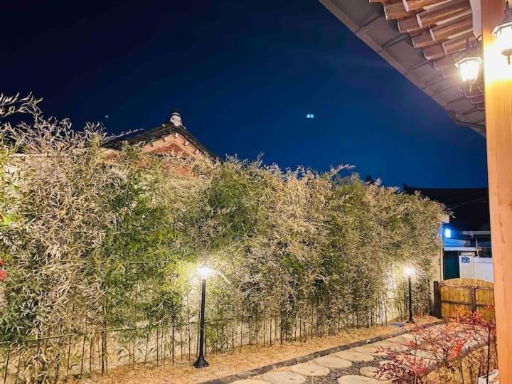 Adam Guesthouse Gyeongju Bagian luar foto