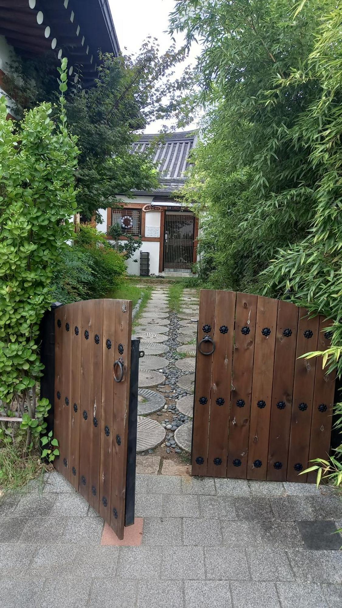 Adam Guesthouse Gyeongju Bagian luar foto